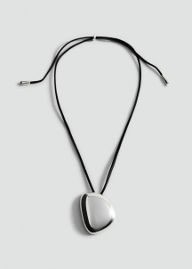 Колие с метална висулка