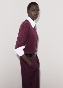 Пуловер от фино плетиво с кръгло деколте