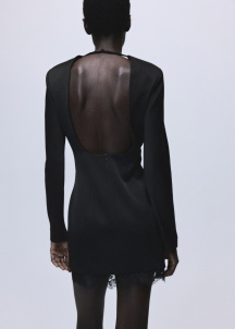 Рокля с отворен гръб и дантела на подгъва