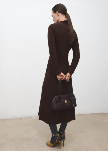 Рокля с набрана яка