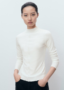 Рипсена тениска с вълнообразни кантове