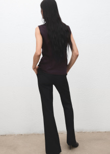 Блуза от сатен с набор на гърба