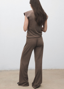 Тениска с висока яка