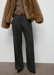 Панталон на каре и плисета