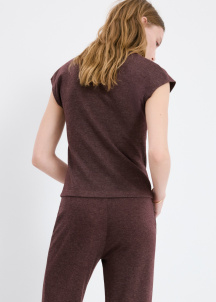 Тениска с висока яка