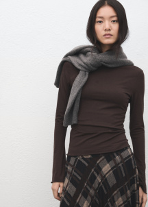 Тениска с деколте тип лодка