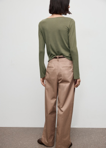 Тениска с деколте тип лодка