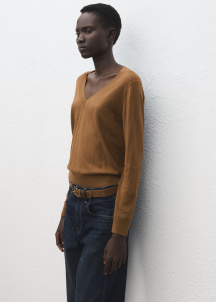 Плетен пуловер с V-образно деколте