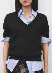 Плетен пуловер с V-образно деколте