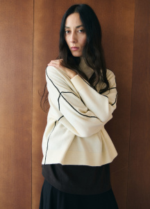 Пуловер с контрастни райета и деколте тип Пъркинс