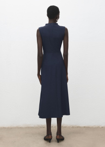 Рокля с метален акцент и А-линия