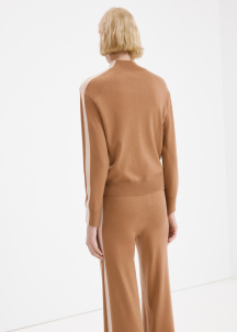 Пуловер с контрастни райета и деколте тип Пъркинс