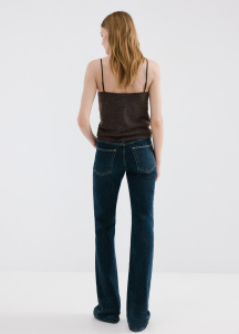 Топ с дантела на деколтето