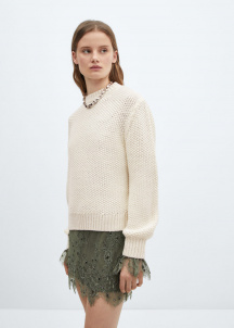 Плетен пуловер с кръгло деколте