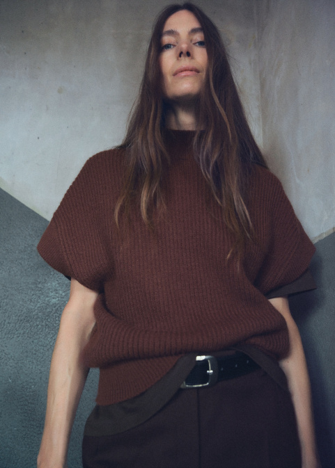 Пуловер с къс ръкав и деколте Perkins