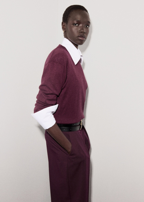 Пуловер от фино плетиво с кръгло деколте