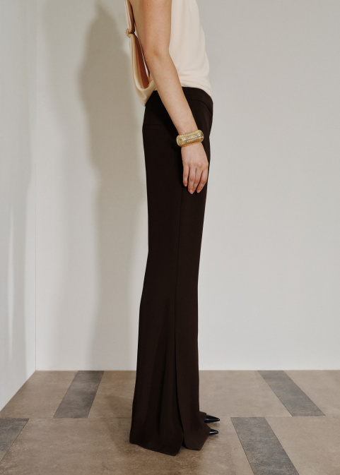 Панталон с разкроени крачоли и отвори