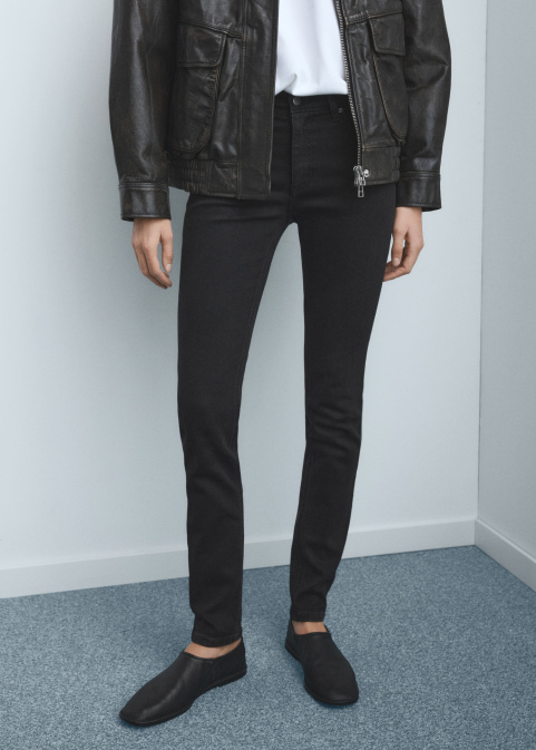 Дънки със средновисока талия с кройка skinny