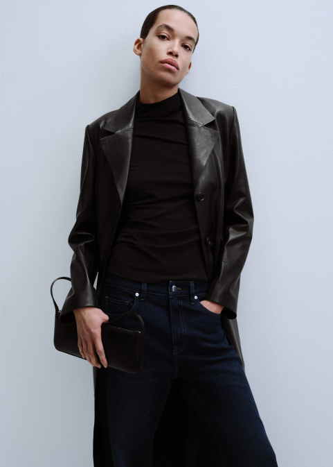 Дънки с разкроен крачол и средна талия