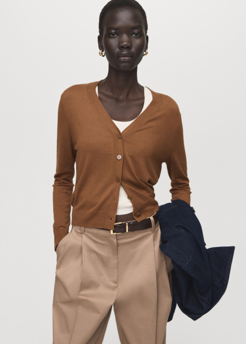 Плетена жилетка с V-образно деколте