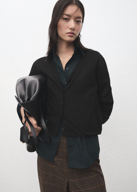 Плетена жилетка с V-образно деколте