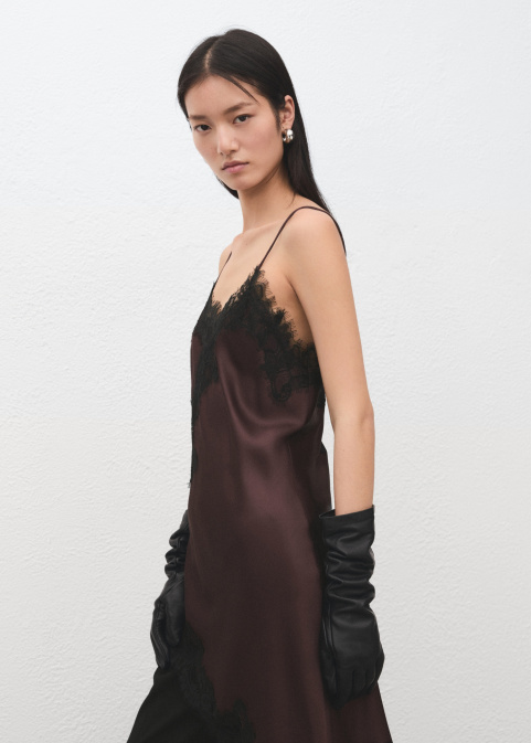 Топ с дантела